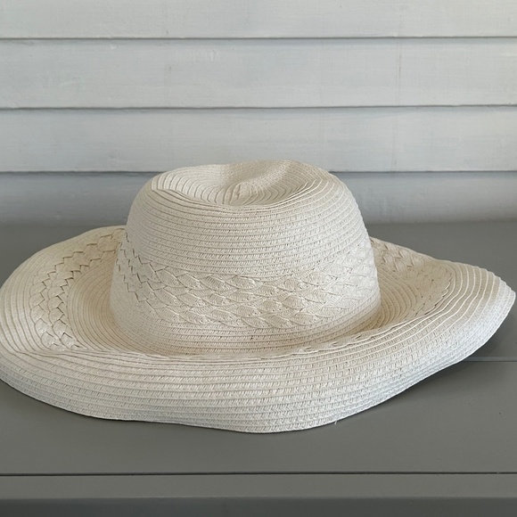Women's Wide Brim Hat 100% Straw Paper Ivory Color - Picture 1 of 7